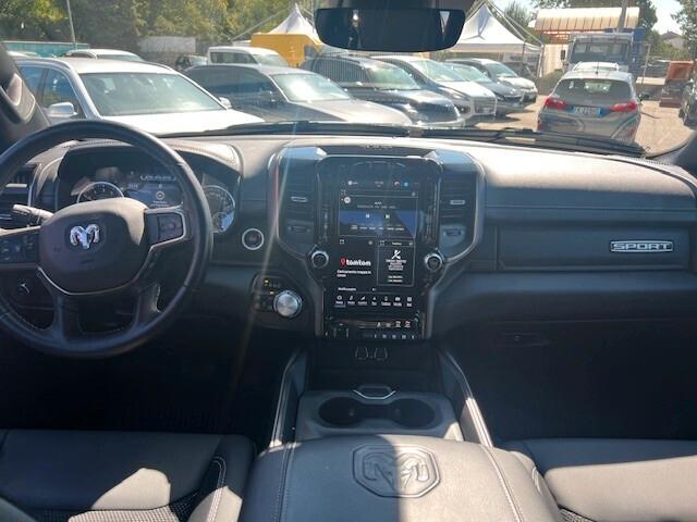 Dodge RAM 1500 Crew Cab 5.7 V8 Hemi 4x4 Sport