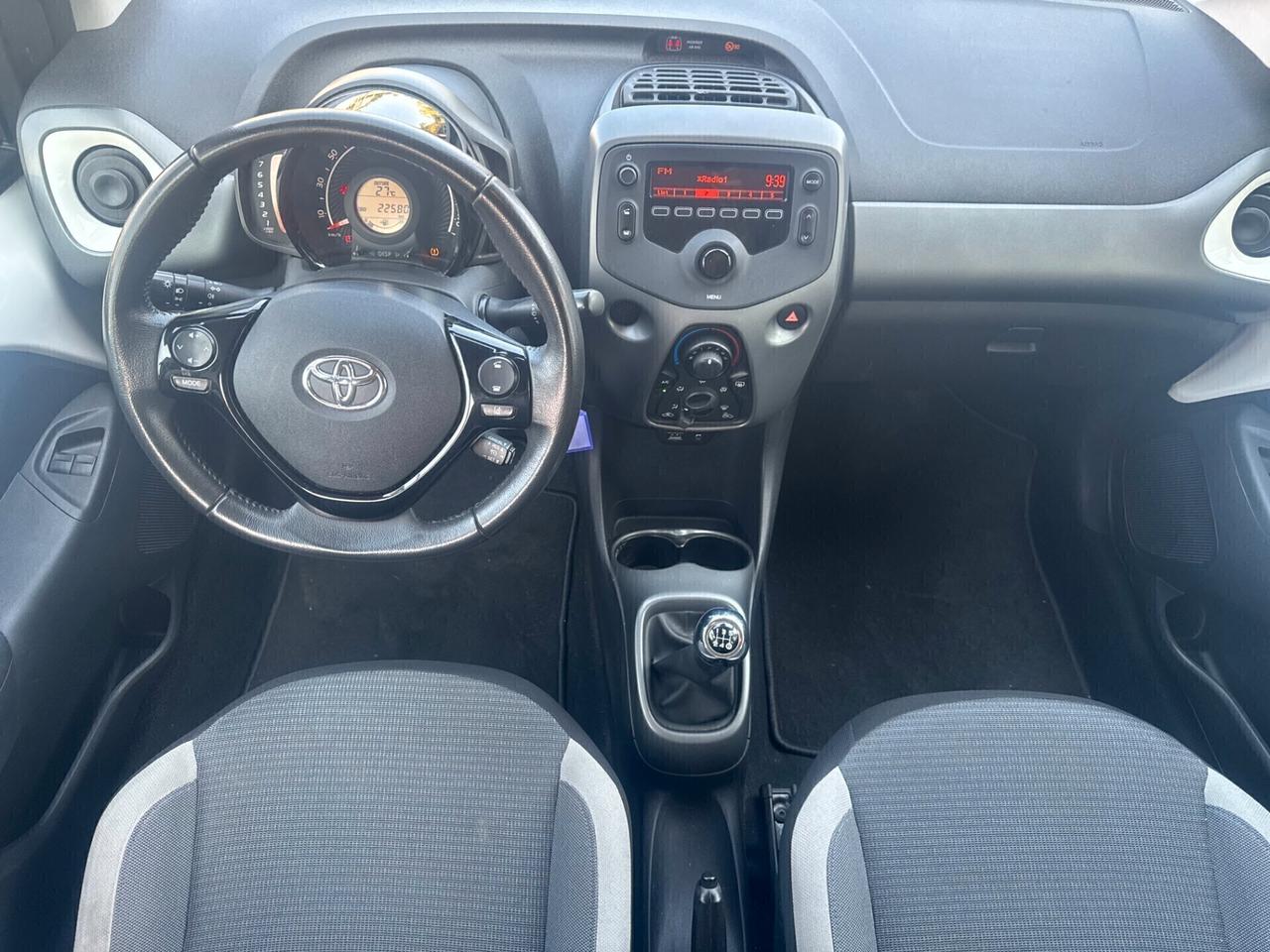 Toyota Aygo Connect 1.0 VVT-i 72 CV 5 porte x-play