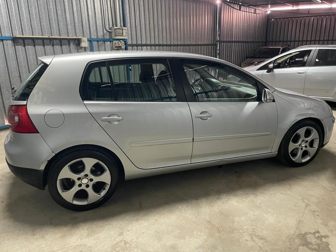 VOLKSWAGEN GOLF 2.0 SPORTLINE - NEOPATENTATI
