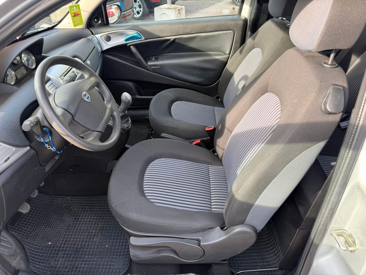 Lancia Ypsilon 1.3 MJT 75 CV Argento