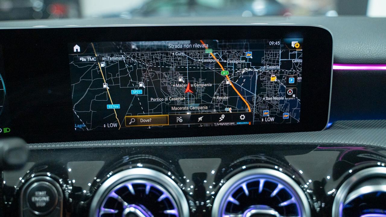 Mercedes-benz A 180 D PREMIUM PLUS AMG TETTO PACK LUCI XENO NAVI PELLE FULL OPTIONAL
