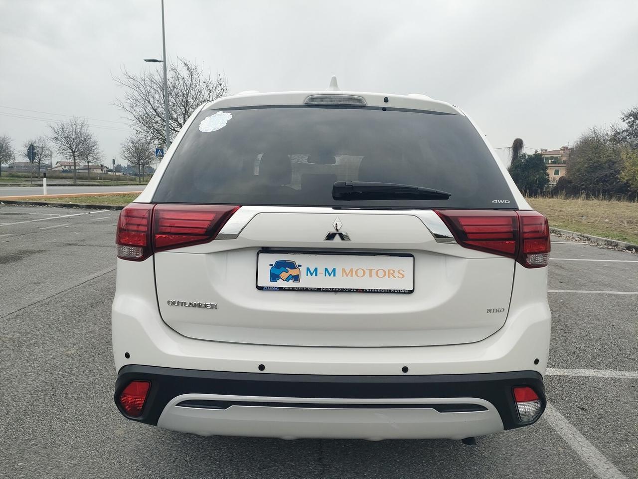 MITSUBISHI Outlander 2.0 CVT Intense 4w