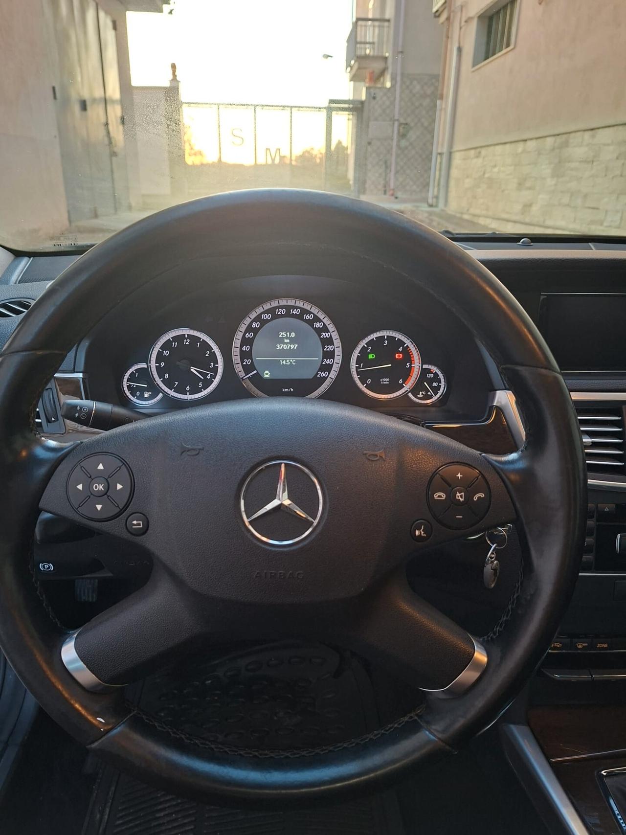 Mercedes-benz E 220 CDI BlueEFFICIENCY Executive