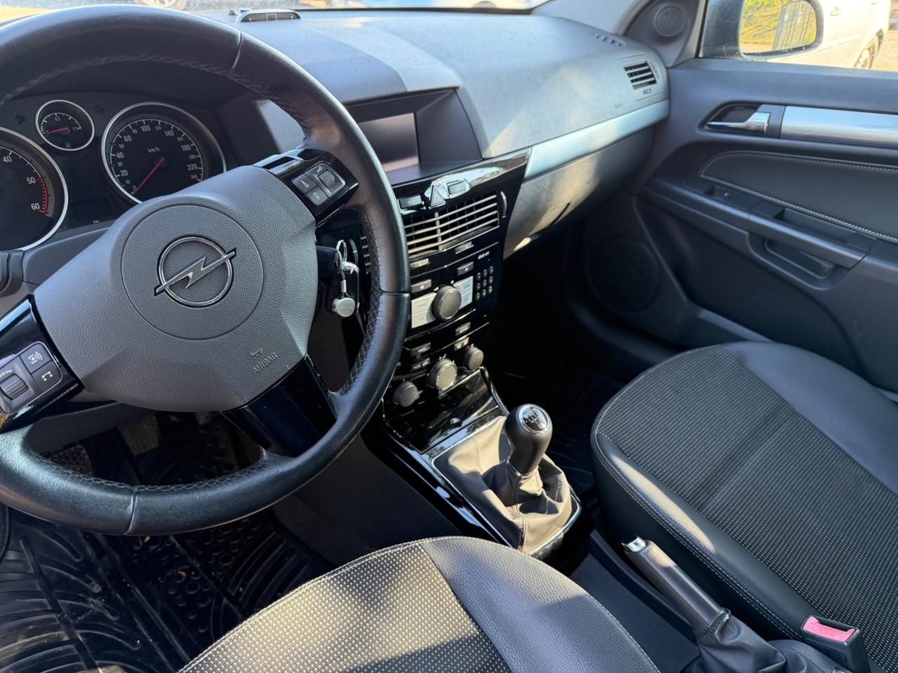 Opel Astra GTC 1.7 CDTI 125CV 3 porte Cosmo