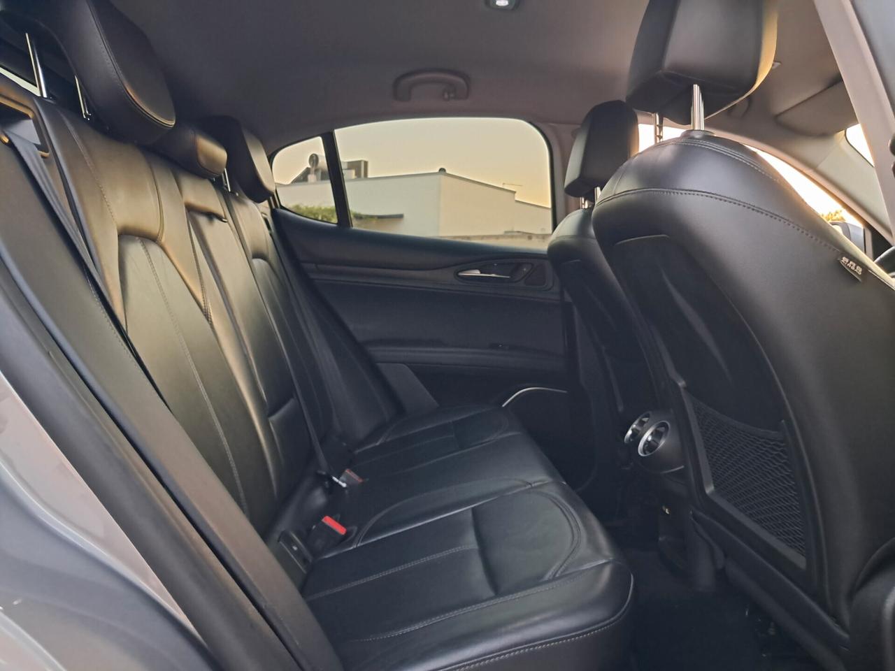 Alfa R. Stelvio 2.2 D 210cv Q4 Executive *PELLE-LED.NAVY*