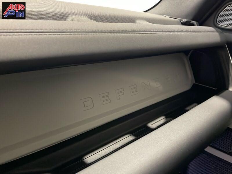 Land Rover Defender 3.0D I6 200 110 SE AWD auto.