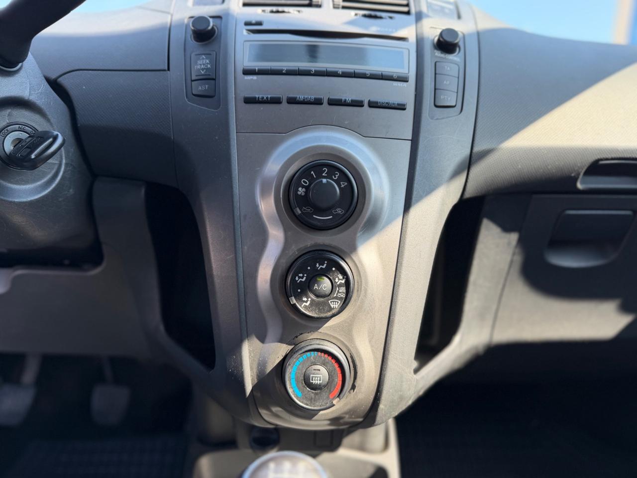 Toyota Yaris 1.0 5 porte Sol