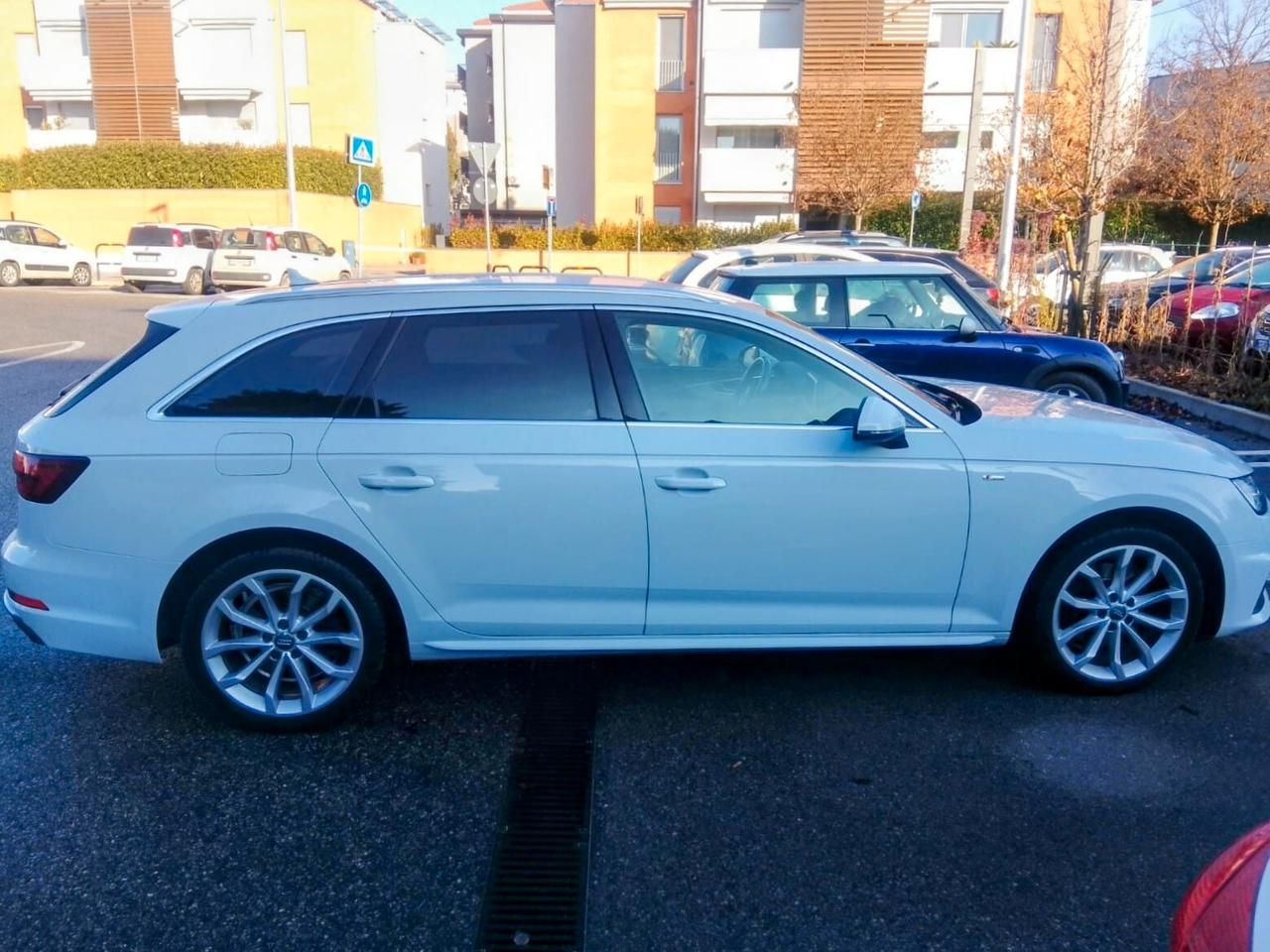 Audi A4 Avant 30 TDI S tronic line edition