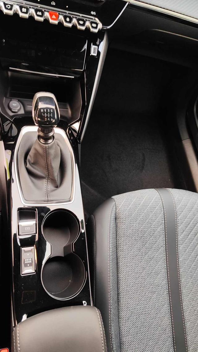 PEUGEOT 2008 PureTech 100 S&S Allure KM 0!!!!