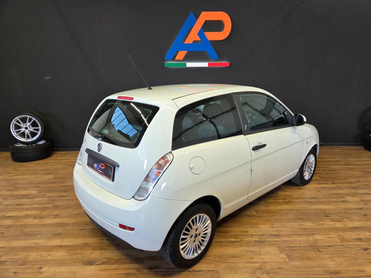 Lancia Ypsilon 3 Porte Ypsilon 1.2 8v New Oro (oro)