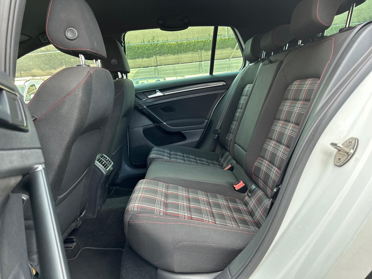 Volkswagen Golf GTI Performance 2.0 TSI DSG 5p. 300cv