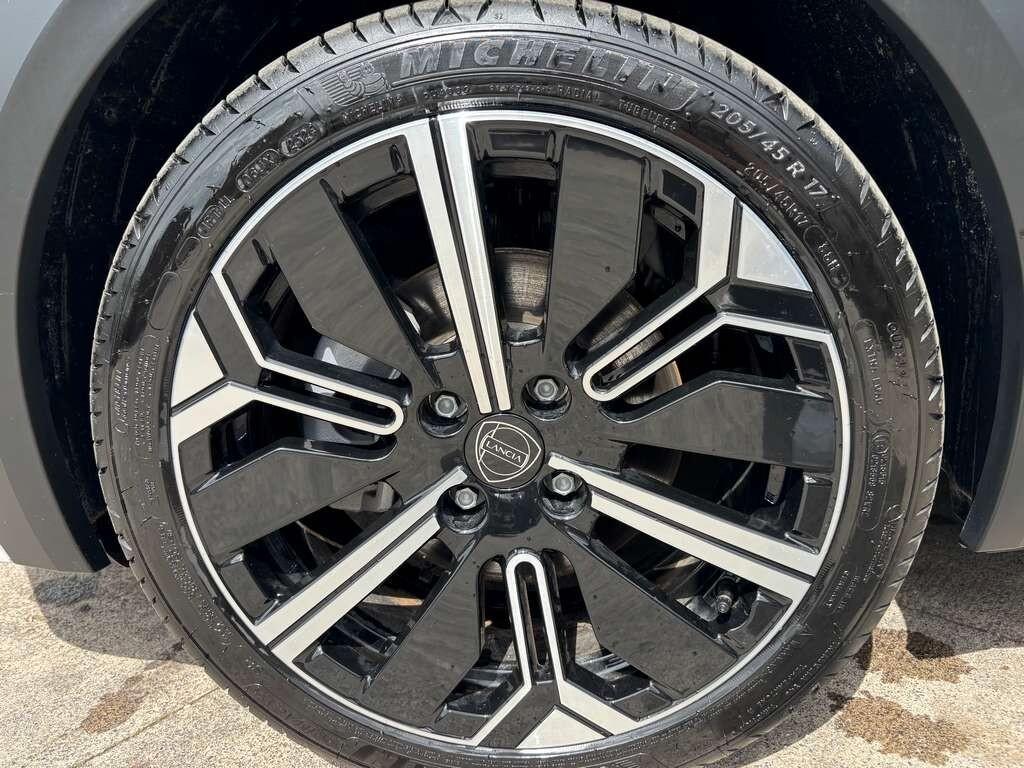 Lancia Ypsilon Hybrid e-DCT Km0 IVA ESPOSTA Tua a solo 225 Euro al mese