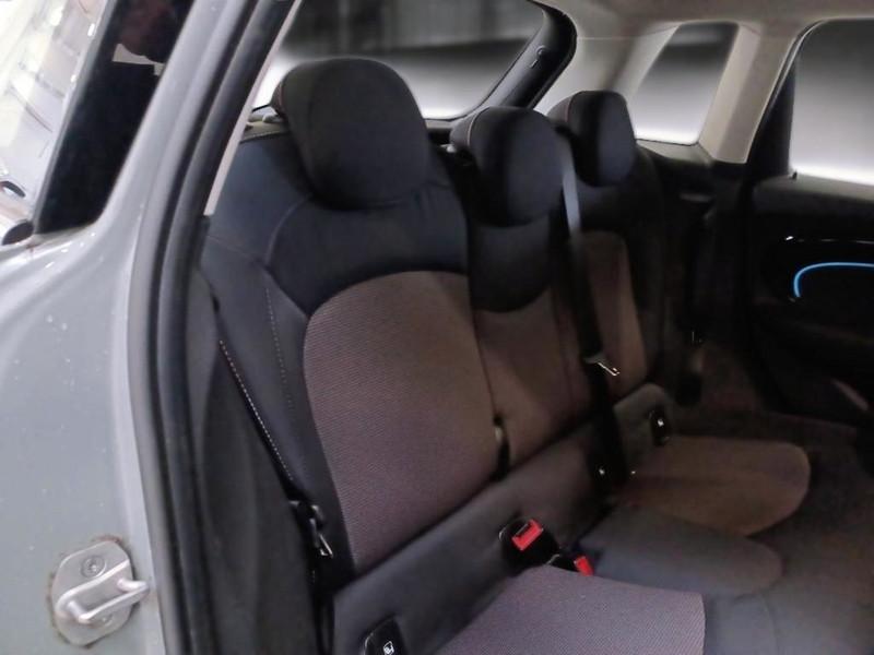 MINI COOPER ESSENTIAL AUTO 5 PORTE BERLINA