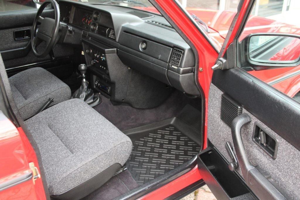 VOLVO 240 2.0 cat Station Wagon Polar