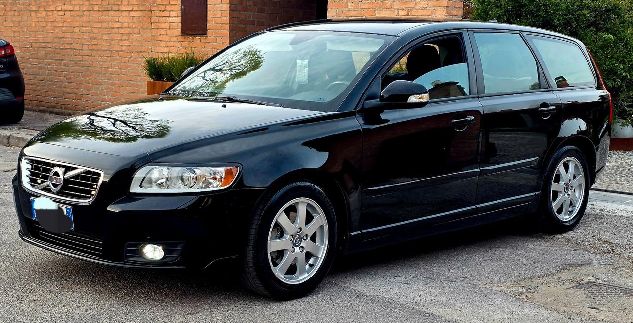 Volvo V50 D2 R-design neopatentati euro5B