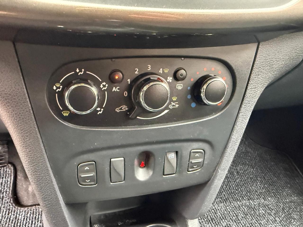 DACIA LOGAN SW900 TCe Lauréate OK NEOP.