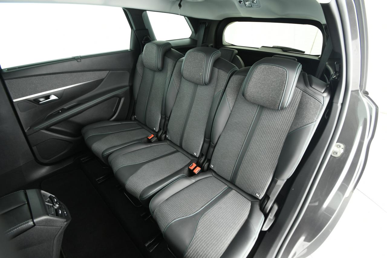 PEUGEOT 5008 1.5 bluehdi Allure Pack s&s 130cv eat8 7P.TI CAMERA+APP CONNECT