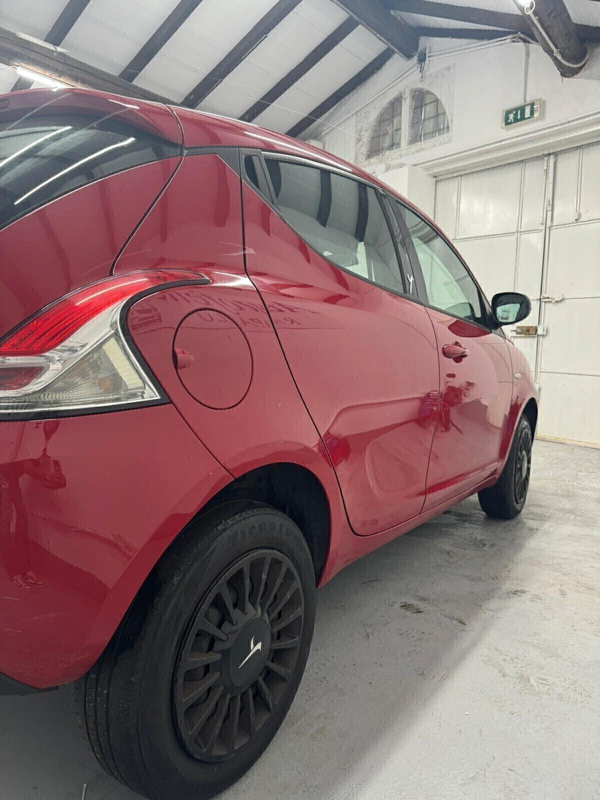 Lancia Ypsilon 0.9 TwinAir 85 CV 5 porte Metano Ecochic Elle