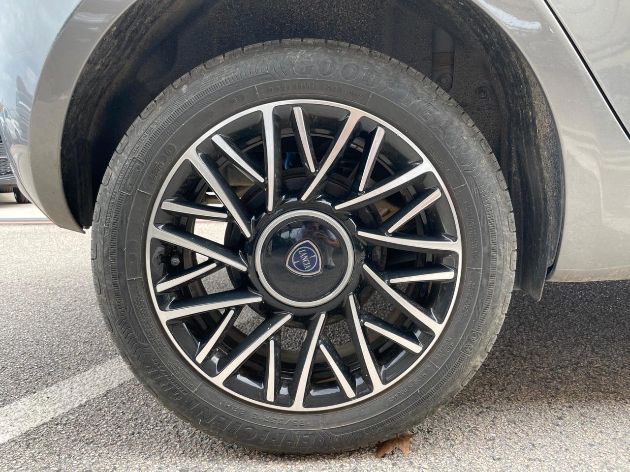 Lancia Ypsilon 1.0 FireFly 5 porte S&S Hybrid Platino