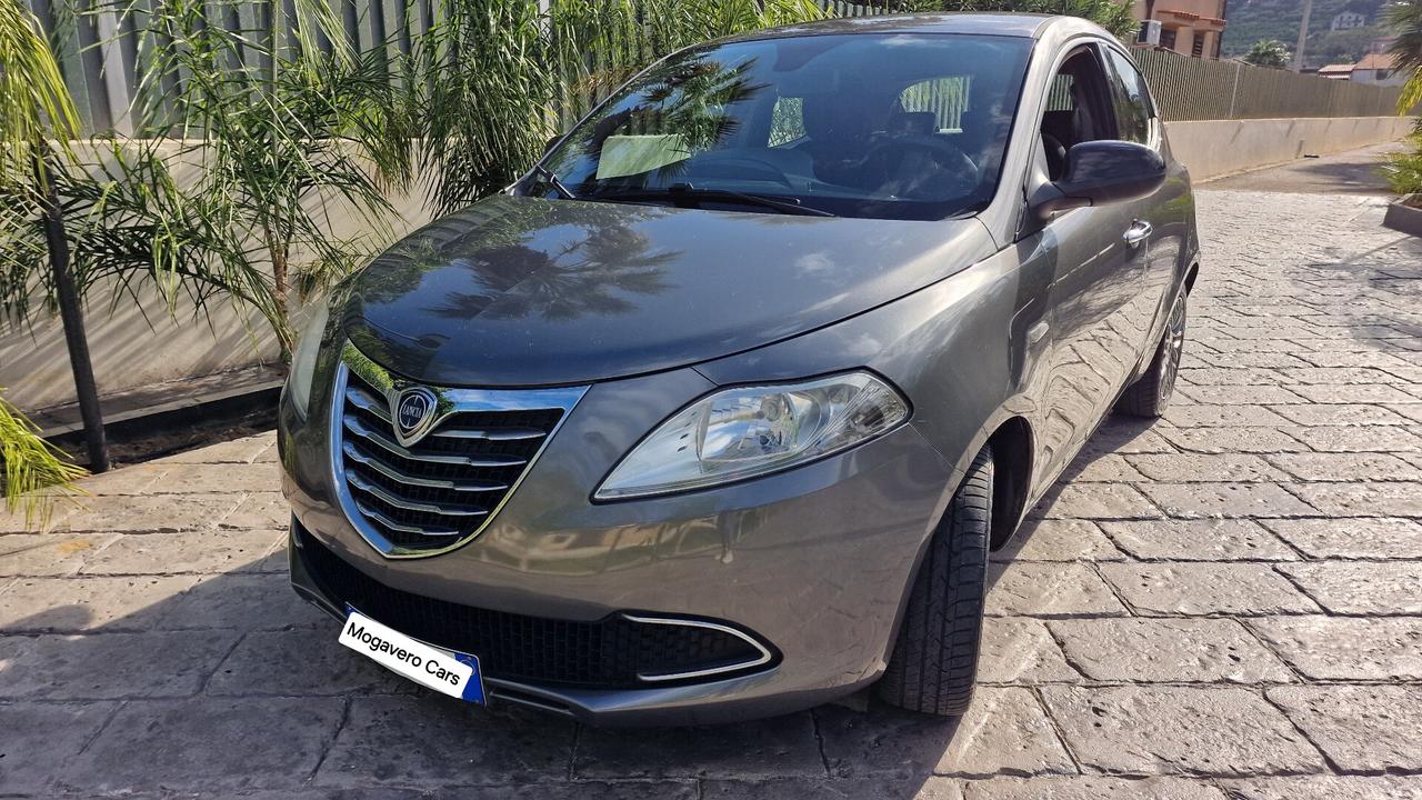 Lancia Ypsilon 1.2 69 CV 5 porte S&S Silver