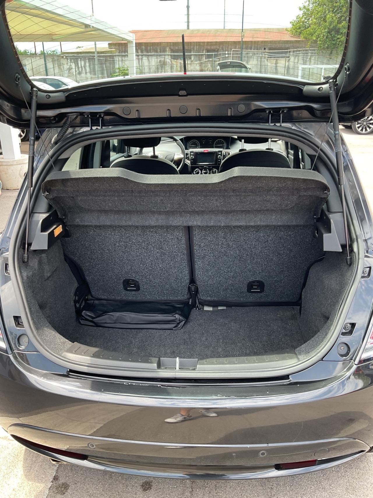 Lancia Ypsilon 1.2 69 CV 5 porte Platinum
