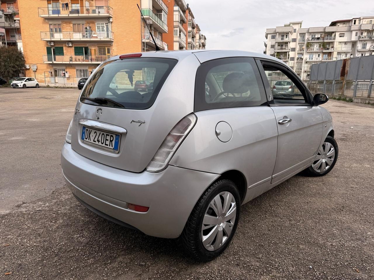 Lancia Ypsilon 1.3 MJT 75 CV Argento