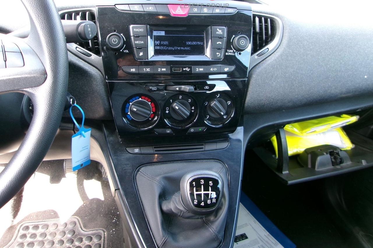 Lancia Ypsilon 1.0 70 cv 5 porte S&S Hybrid Silver 2022