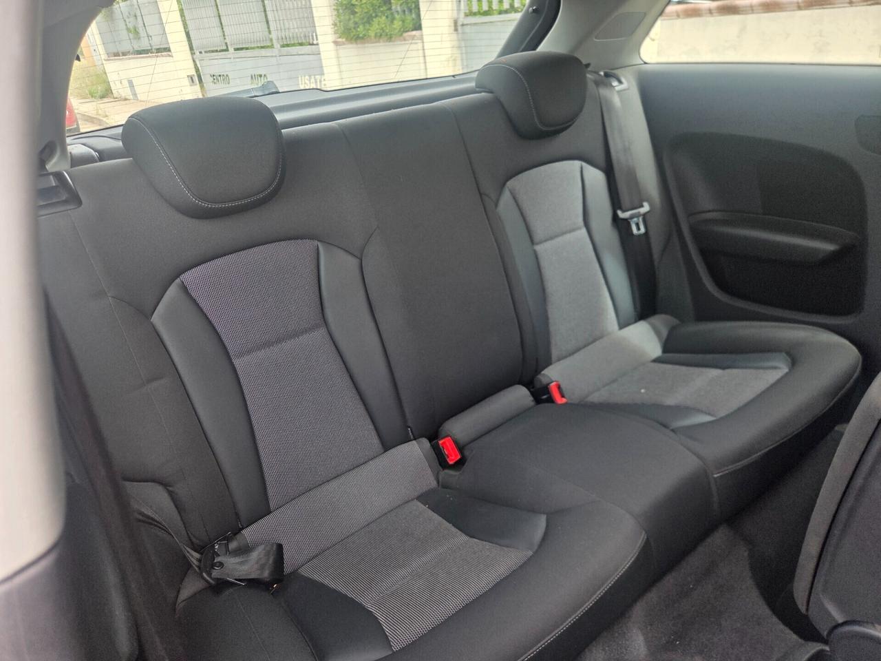 Audi A1 1.6 TDI 105 CV Ambition 2011