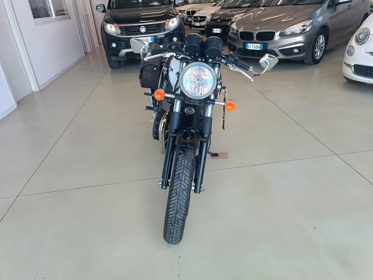 Triumph Thruxton Ace 900