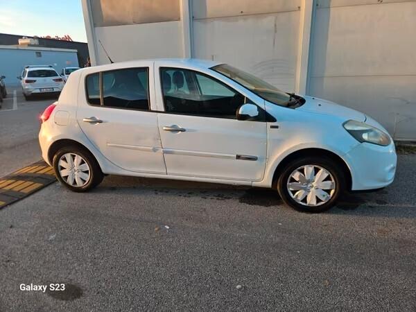 Renault Clio 1.2 16V 5 porte Dynamique