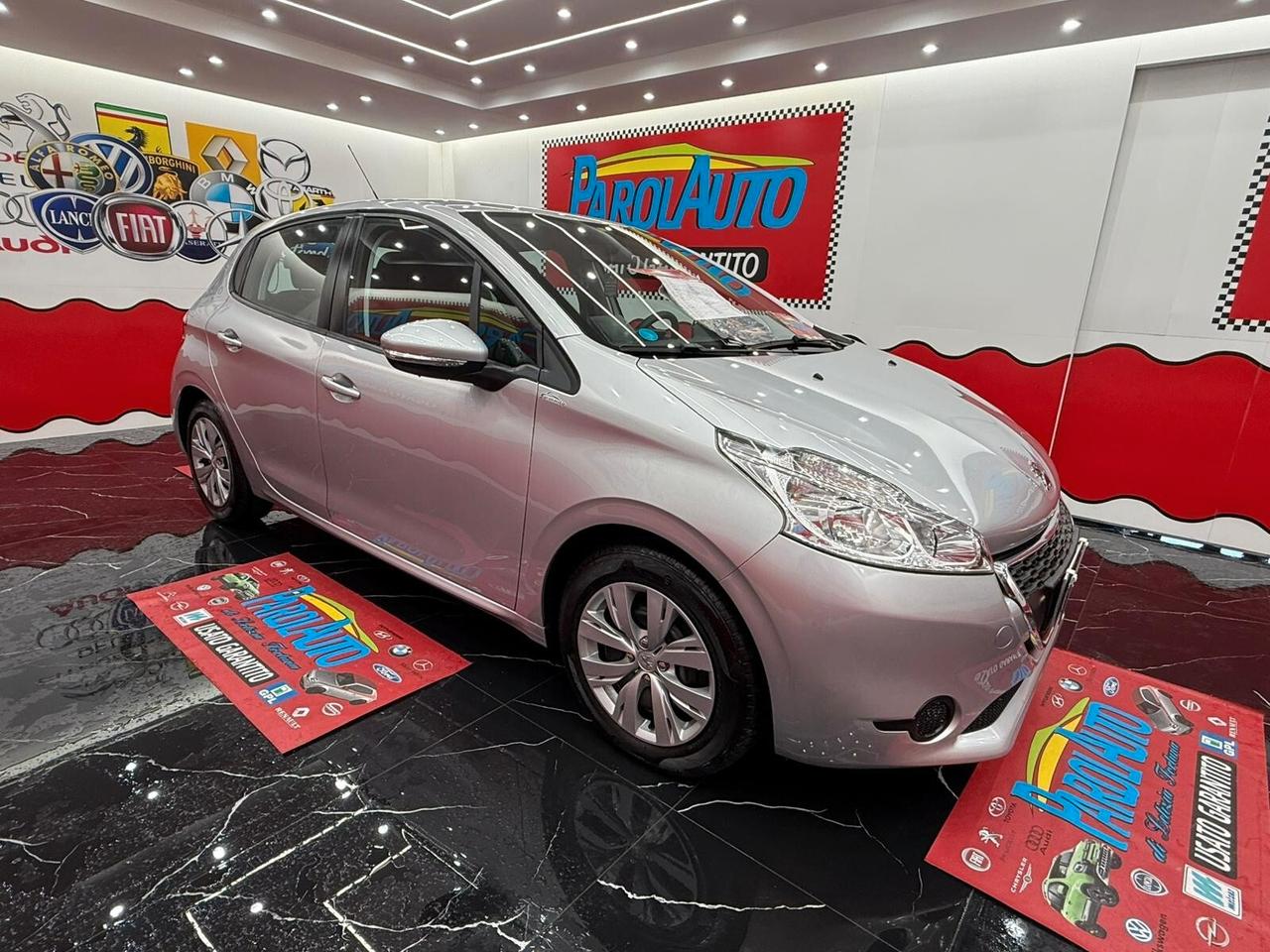 Peugeot 208 1.4 HDi 68cv Allure - 2013