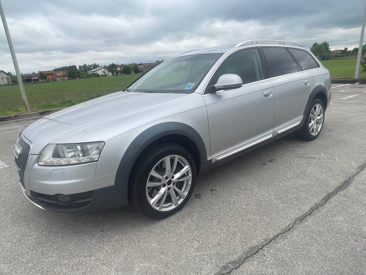 Audi a6 allroad 3.0 TDI 240 cv anno 2011 perfetto dí tutto