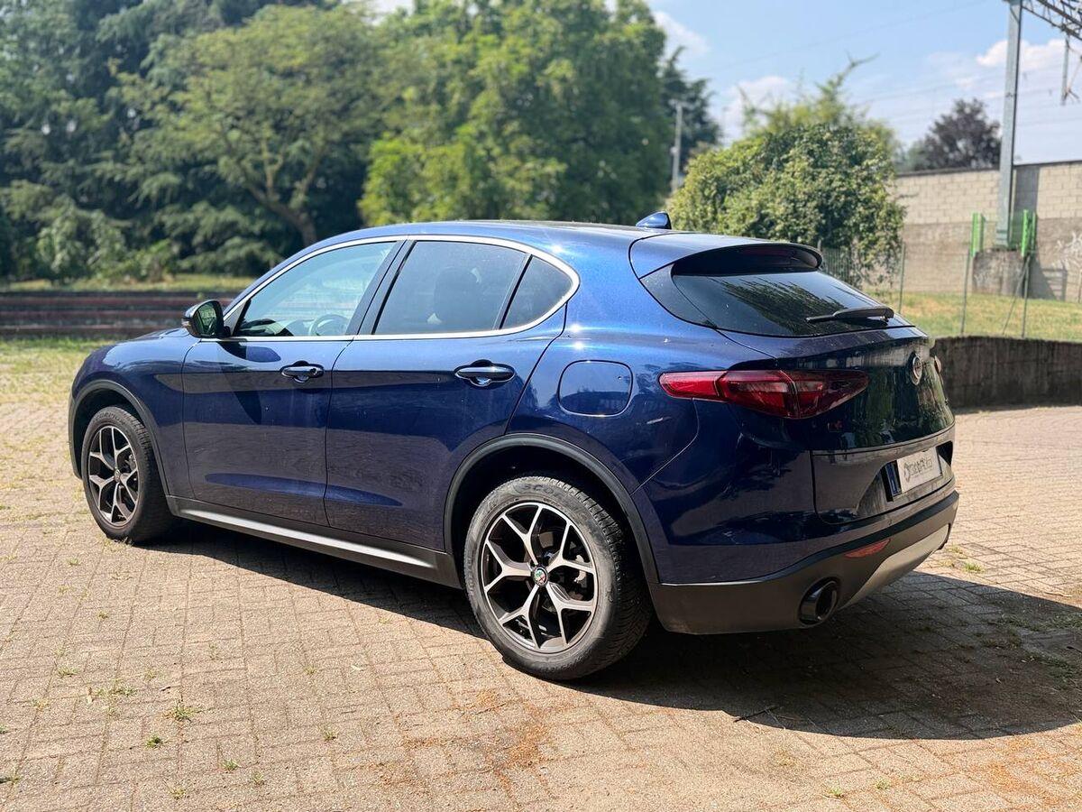Alfa Romeo Stelvio 2.2 t Business Q4 210cv auto