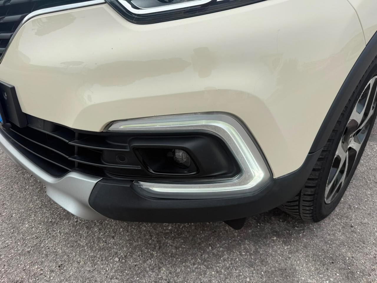 Renault Captur dCi 8V 90 CV EDC Start&Stop Energy Initiale Paris