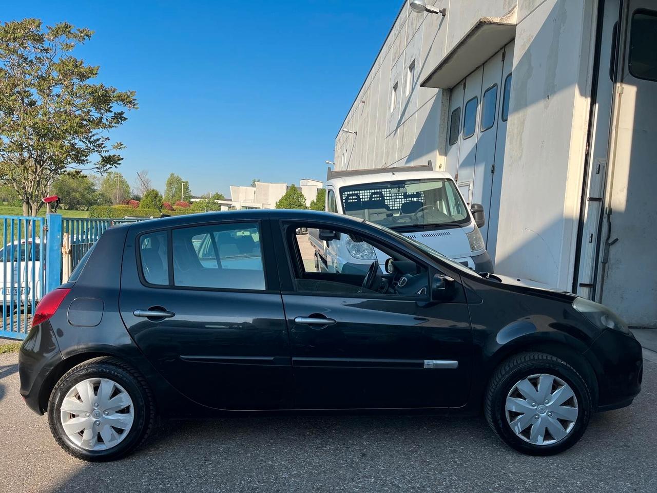 Renault Clio 1.2 16 V 5P GPL DYNAMIQUE