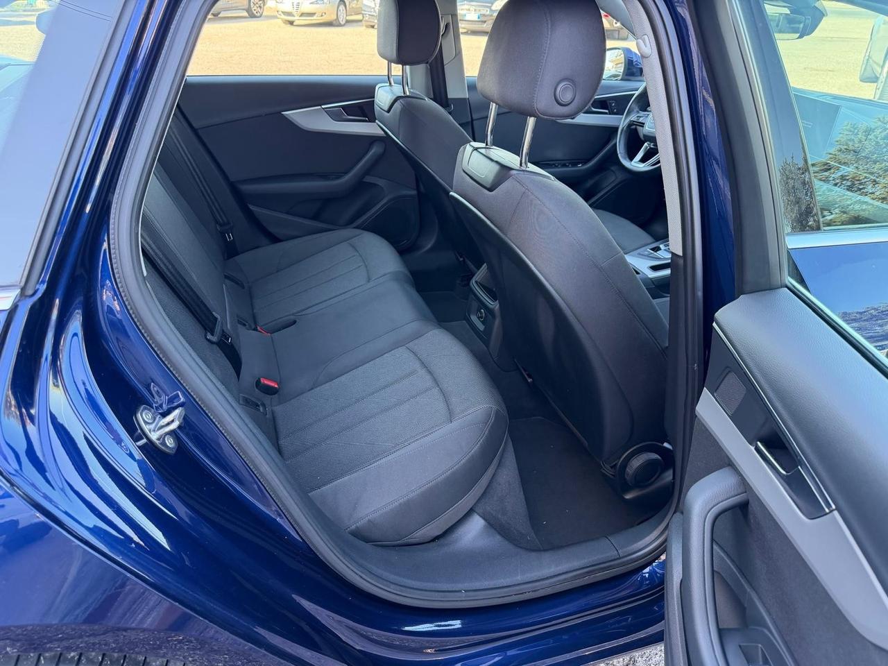 Audi A4 Avant 2022 30 TDI/136 CV S tronic ok neopatentati