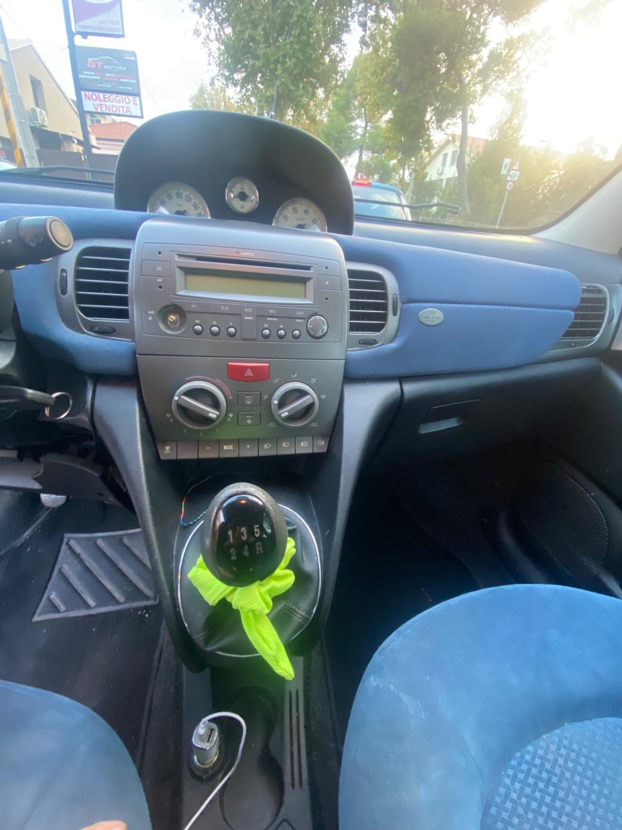 Lancia Ypsilon 1.3 MJT 75 CV Platino