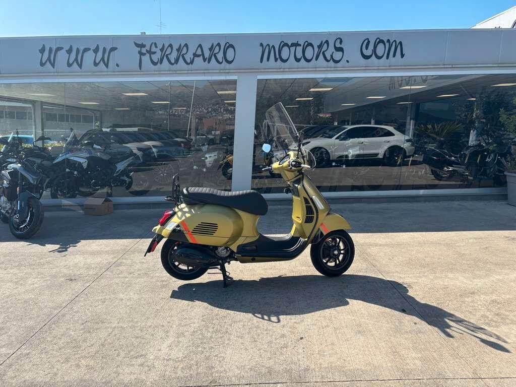 Piaggio Vespa 300 GTS Super 2019 / KM 4.000 Tua a solo 45 Euro al mese