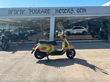 Piaggio Vespa 300 GTS Super 2019 / KM 4.000 Tua a solo 45 Euro al mese