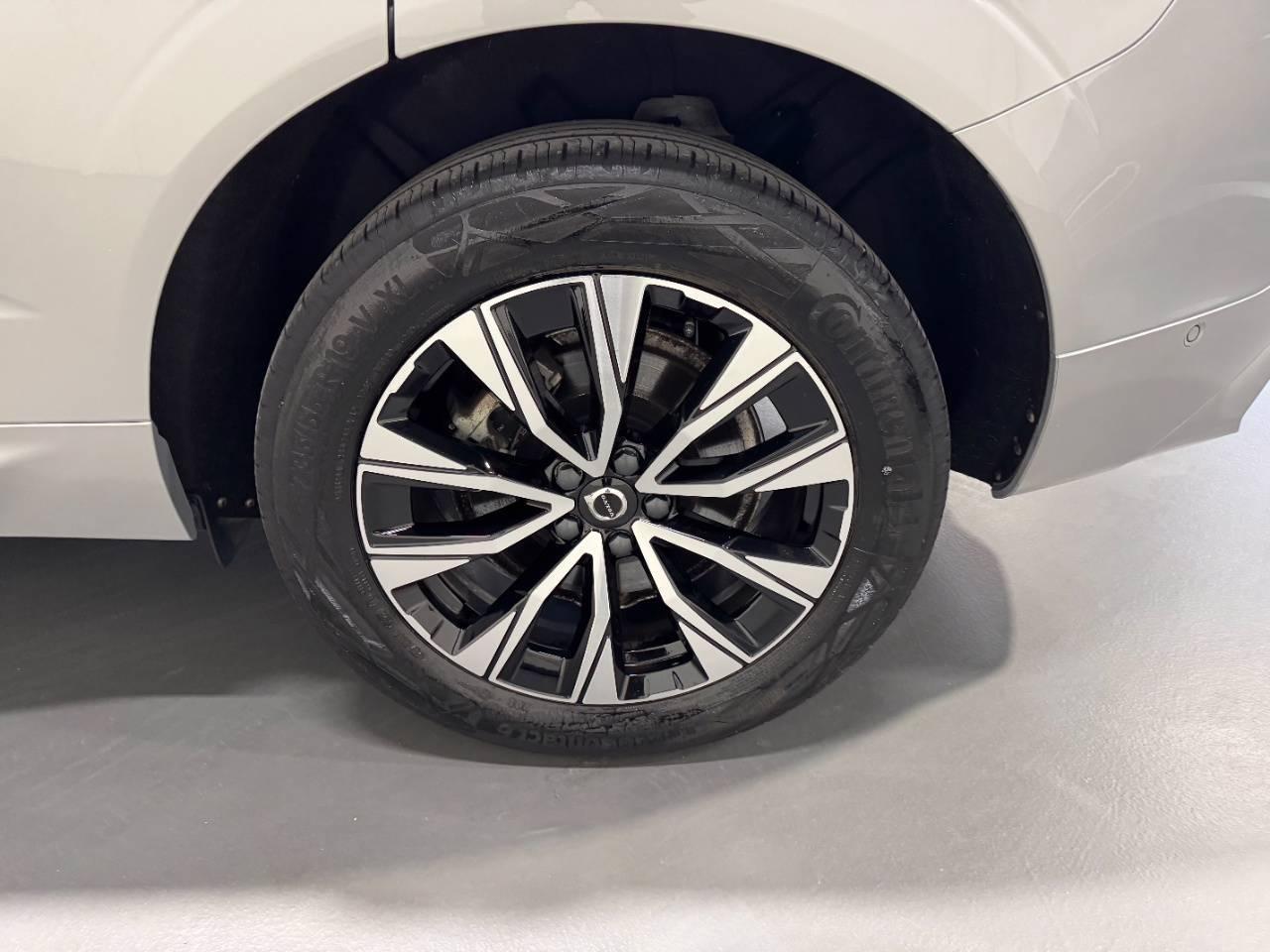 VOLVO XC60 B5 PLUS DARK AWD AUTO