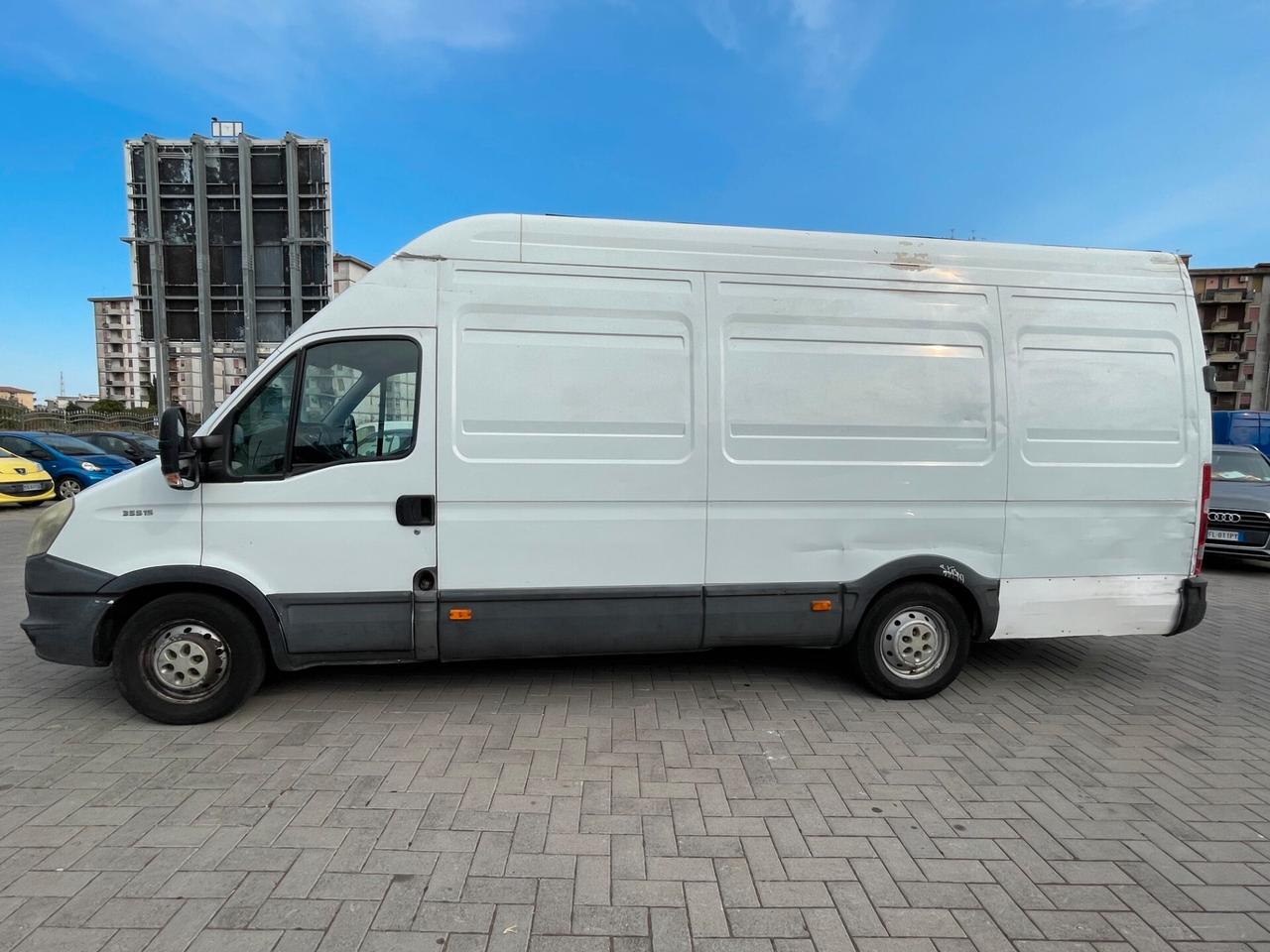 Iveco Daily 2.3 HPT PL-TA Furgone