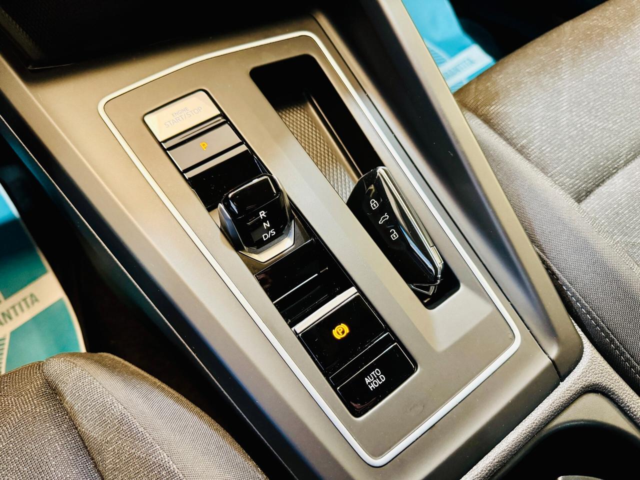 Volkswagen Golf VIII 1.0 eTSI EVO DSG Virtual - Automatica