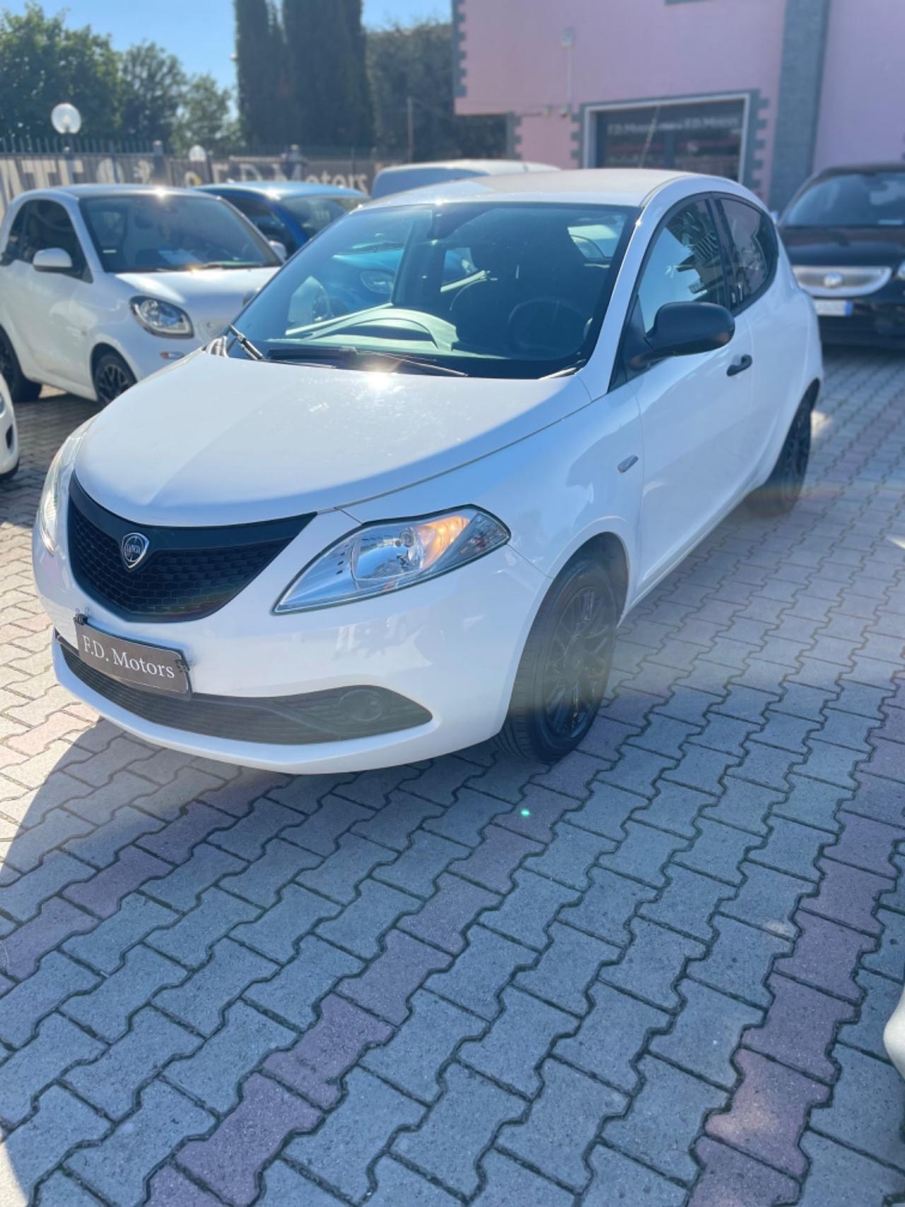 Lancia Ypsilon 1.2 69 CV 5 porte Gold