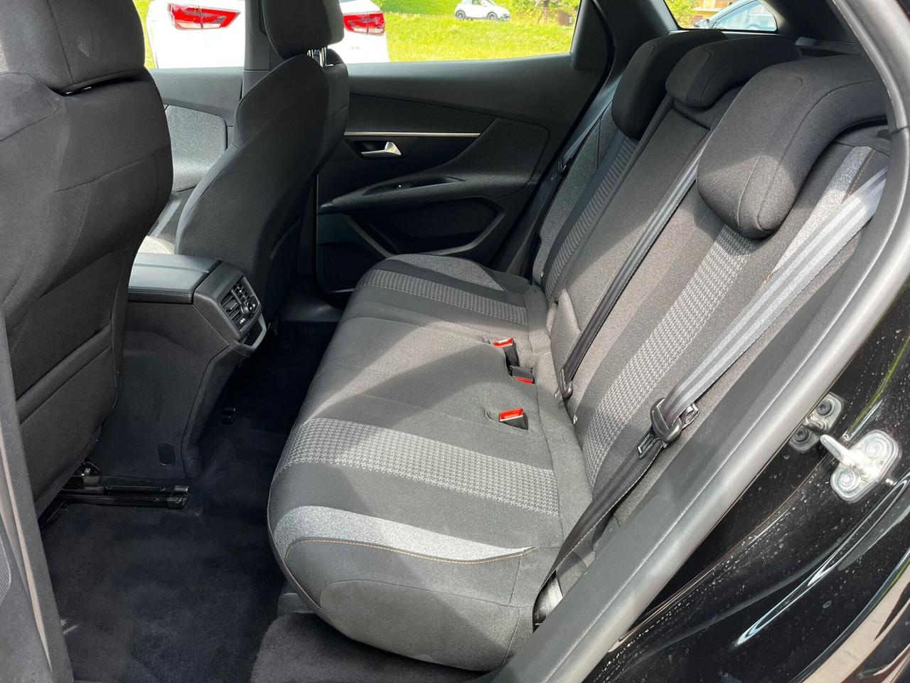 Peugeot 3008 BlueHDi 130 S&S EAT8 Business VAN