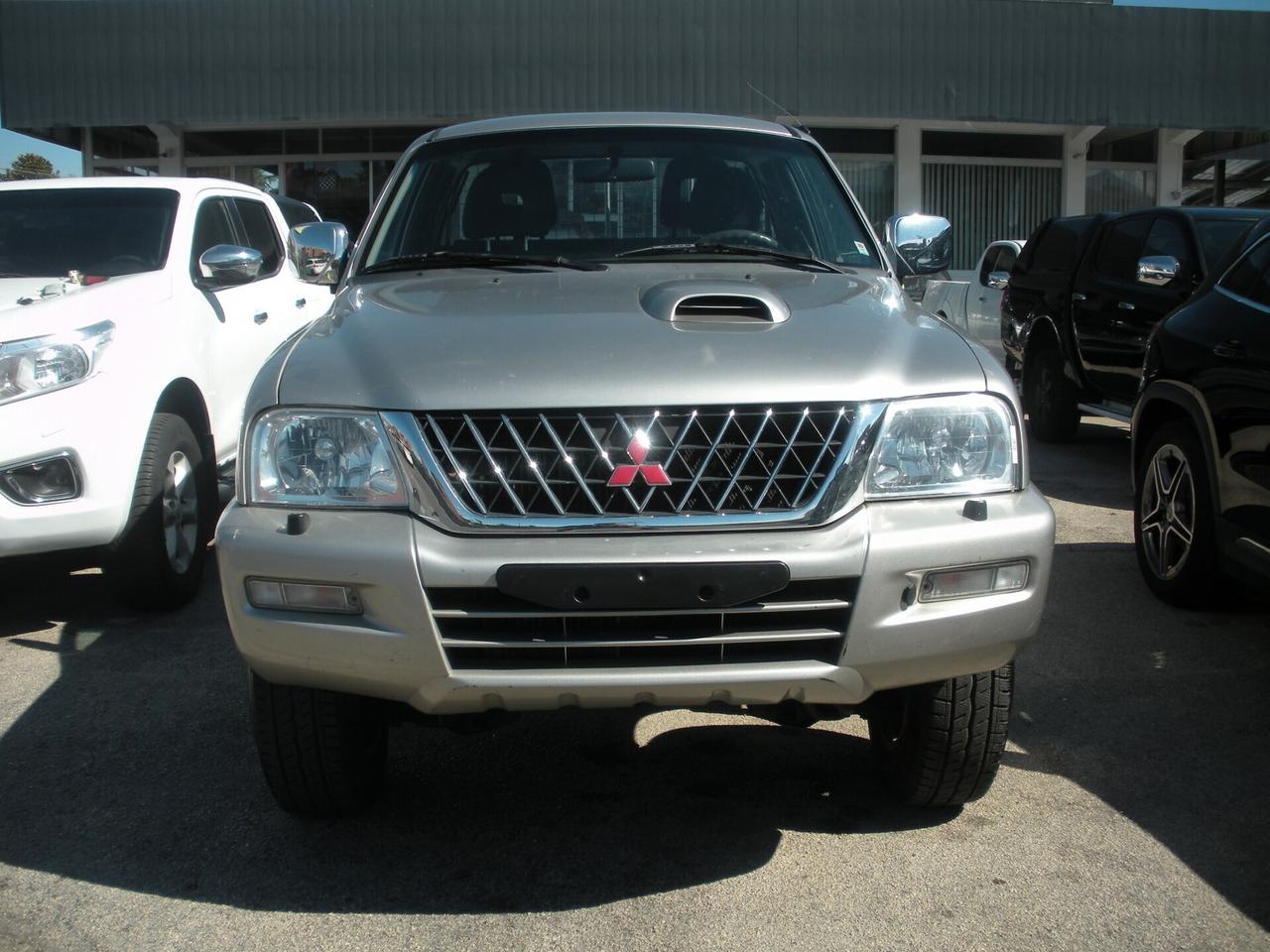 Mitsubishi L200 2.5 TD cat 4WD Club Cab Intense