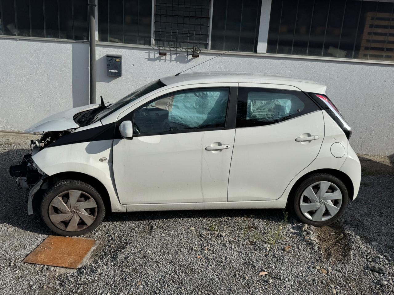 Toyota Aygo 1.0 VVT-i 69 CV 5 porte x-play