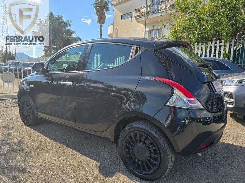 LANCIA Y 1.0HYBRID 71CV GOLD PLUS