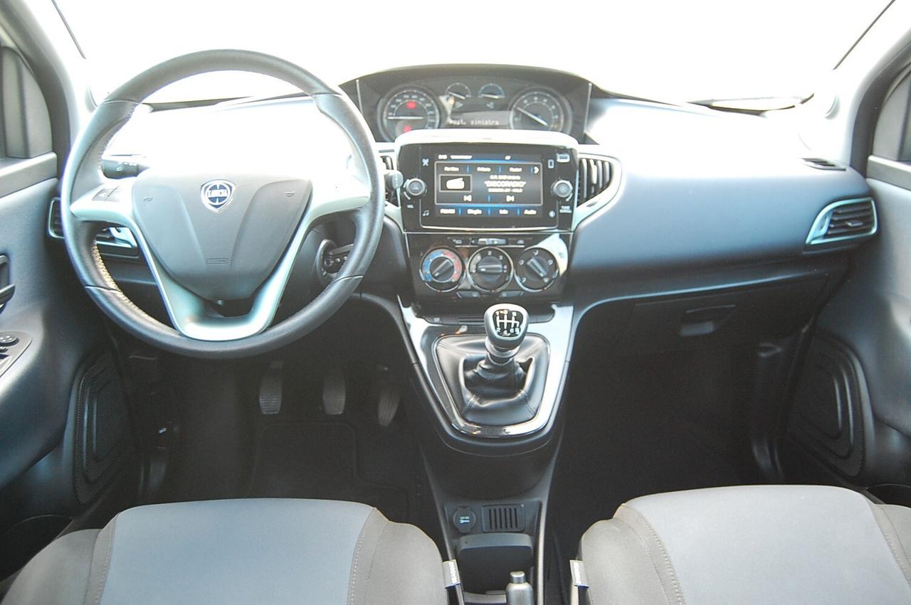 Lancia Ypsilon 1.0 FireFly 5 porte S&S Hybrid Platino