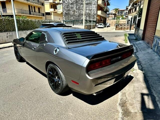 Dodge Challenger 6.4 v8 srt