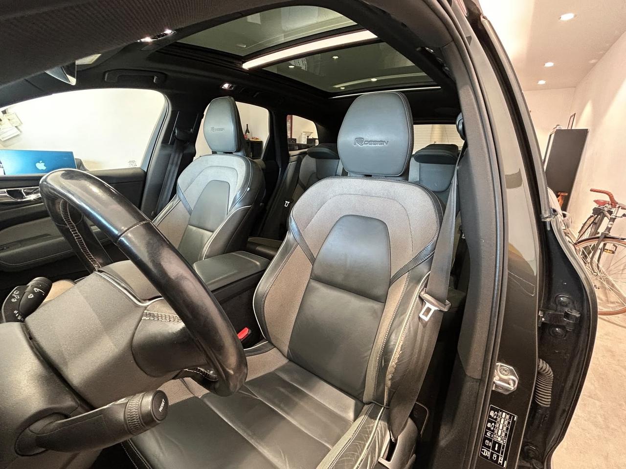 Volvo XC 60 XC60 D5 AWD Geartronic R-design